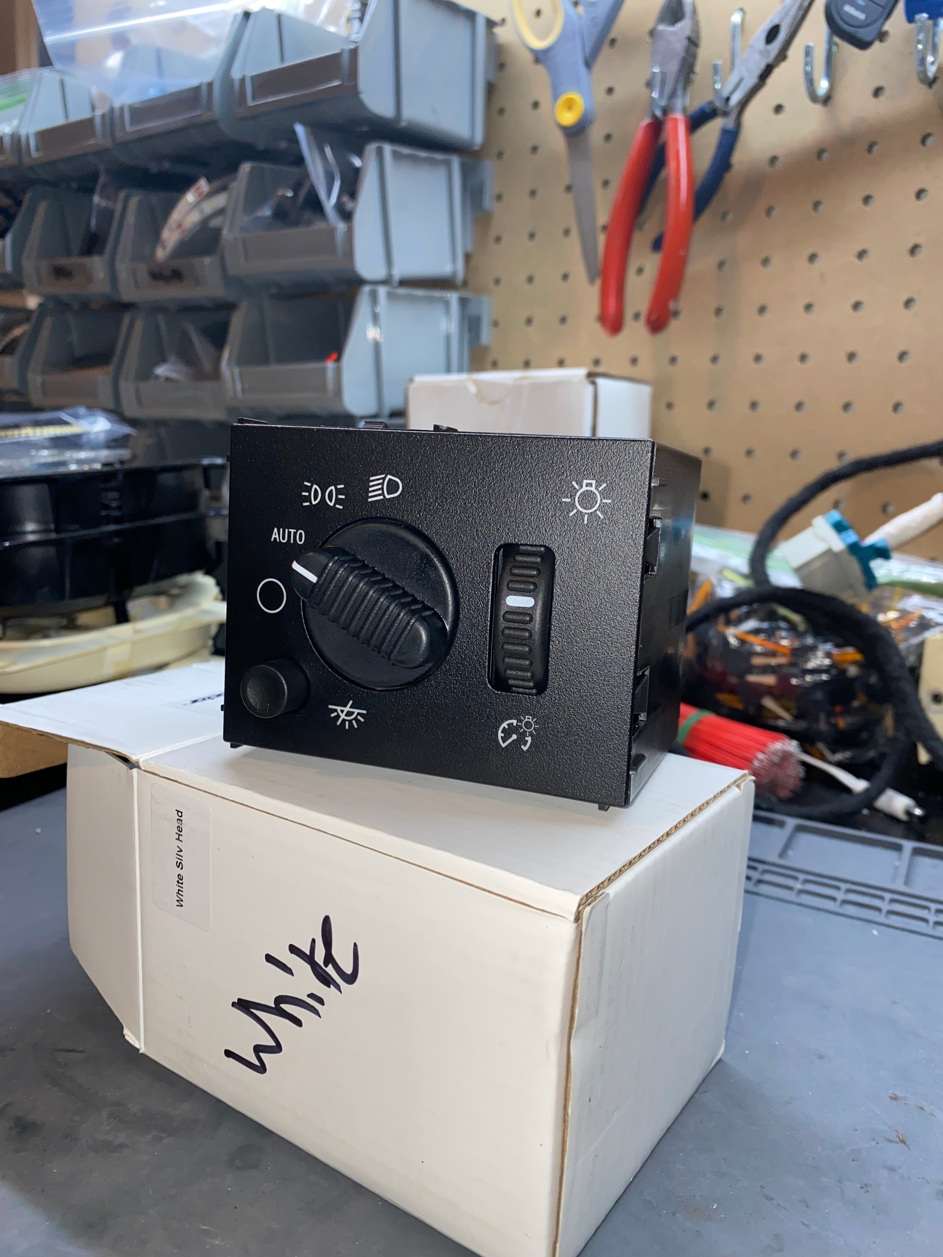 03-05 White headlight Switch🔥