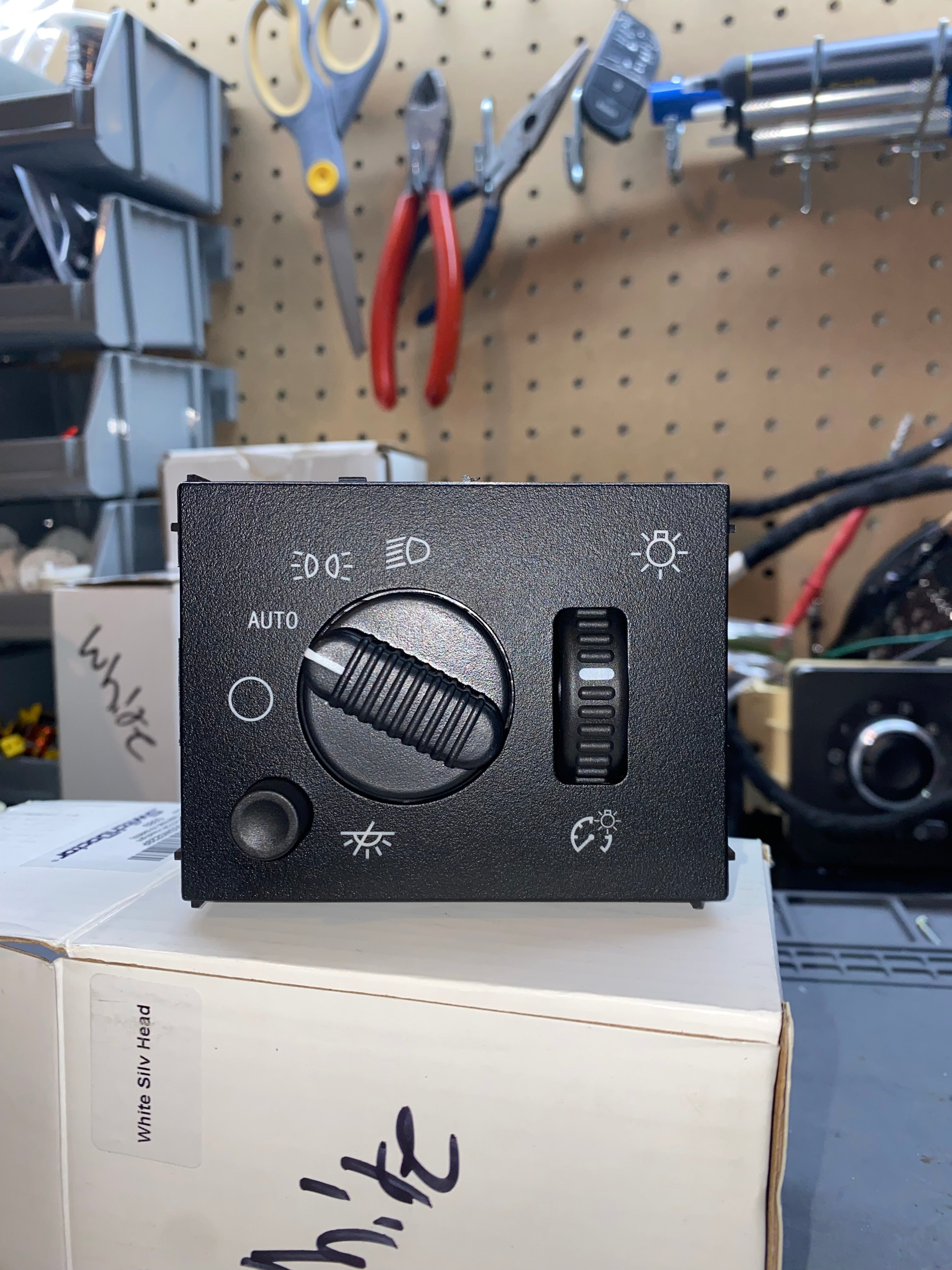 03-05 White headlight Switch🔥